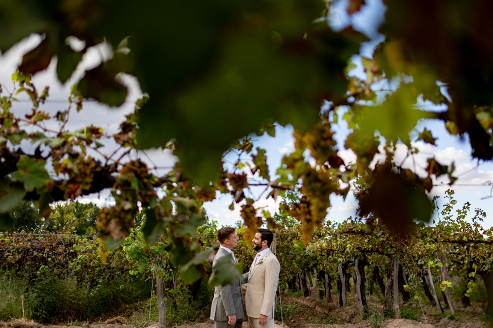 patios de cafayate, destination wedding, salta, argentina, patagonia, matrimonio igualitario, fotografia de bodas, viñedos, wine, vino, bodega