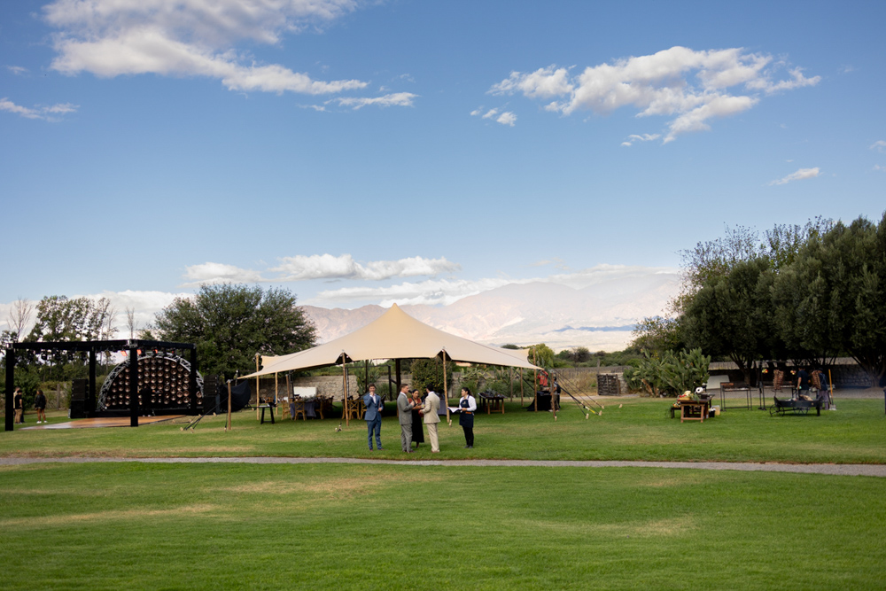 patios de cafayate, destination wedding, salta, argentina, patagonia, matrimonio igualitario, fotografia de bodas, viñedos, wine, vino, bodega