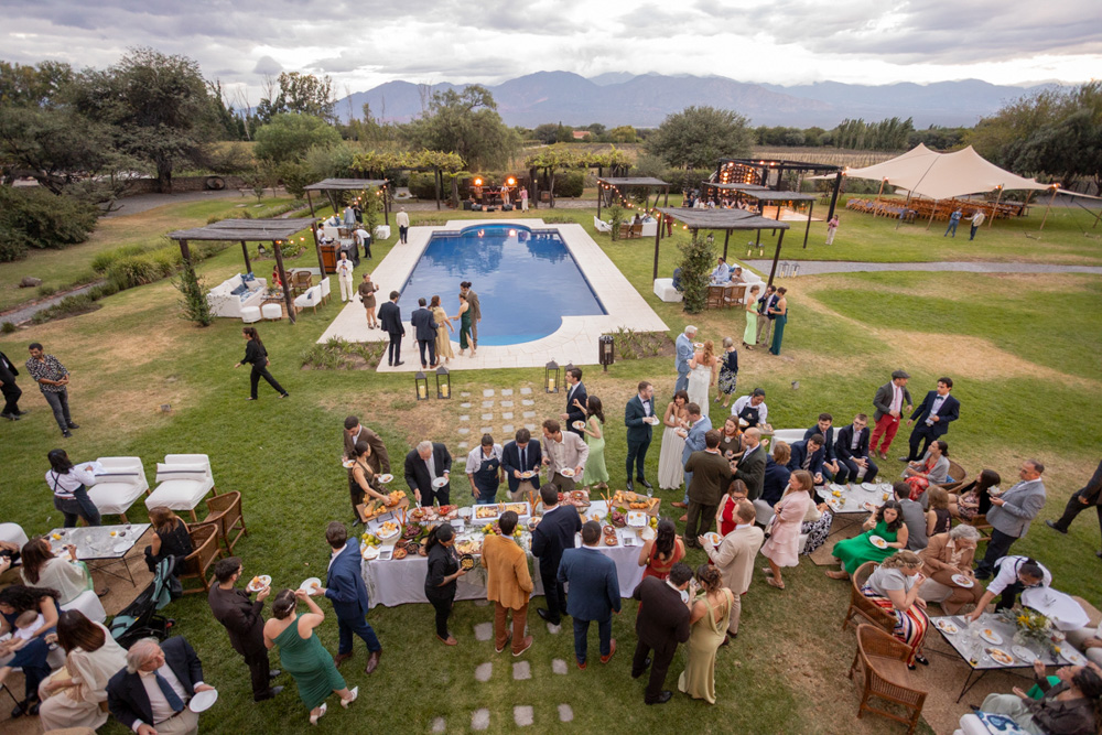 patios de cafayate, destination wedding, salta, argentina, patagonia, matrimonio igualitario, fotografia de bodas, viñedos, party, emociones reales, sin poses
