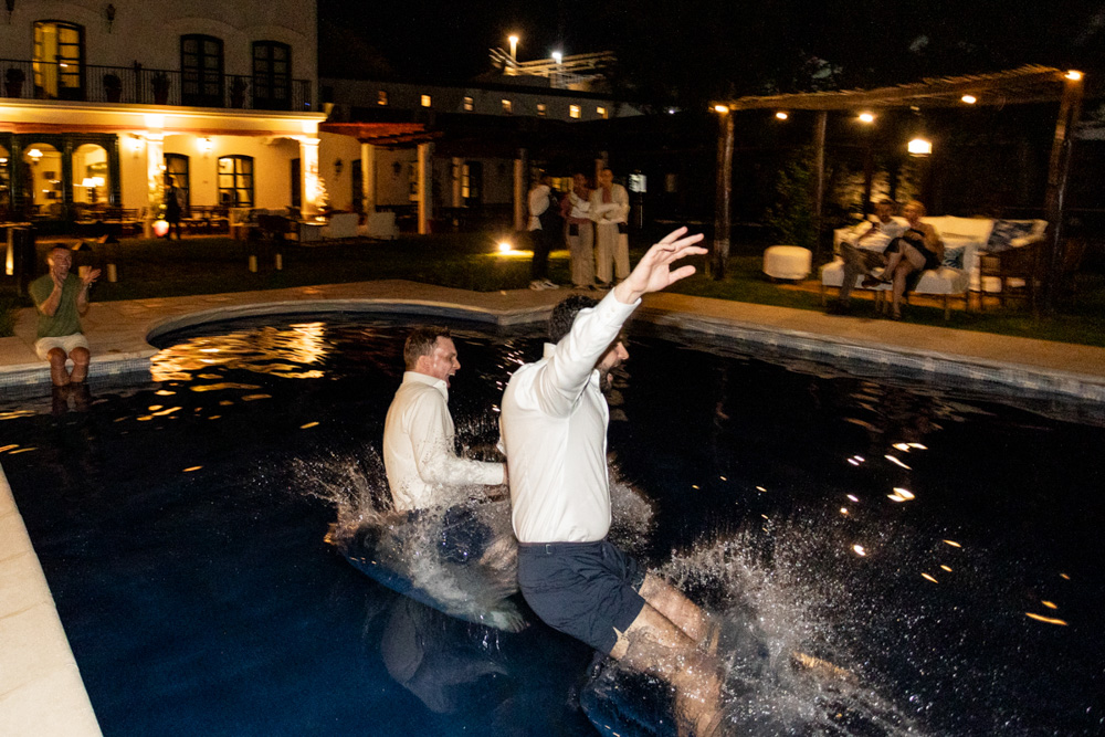 patios de cafayate, destination wedding, salta, argentina, patagonia, matrimonio igualitario, fotografia de bodas, viñedos, party, emociones reales, sin poses, casamiento, fiesta, noche