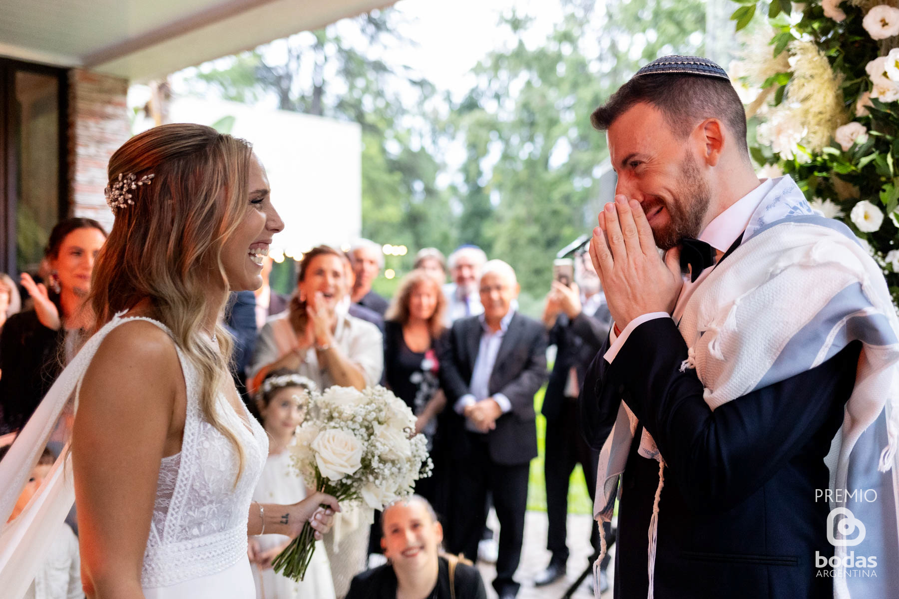 pura emoción, cero poses, fotoperiodismo de bodas, fotografia documental de casamientos buenos aires argentina, elopements, destination weddings, emoción de los novios en la jupá, casmaiento judío, ceremonia religiosa