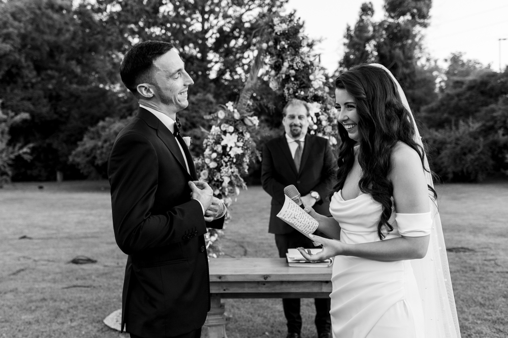 fotografa de momentos - casamiento al aire libre. argentina- ceremonia - blanco y negro - fotografia