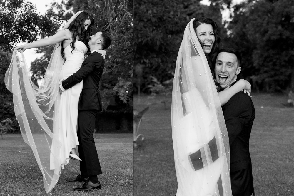 retrato de los novios recien casados en blanco y negro emotivo bodas casamientos