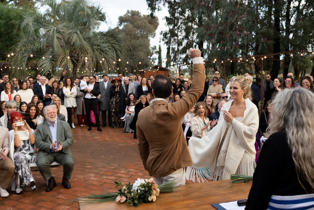 Ceremonia civil en uruguay, narbona, punta del este, fotografia documental de bodas desde argentina