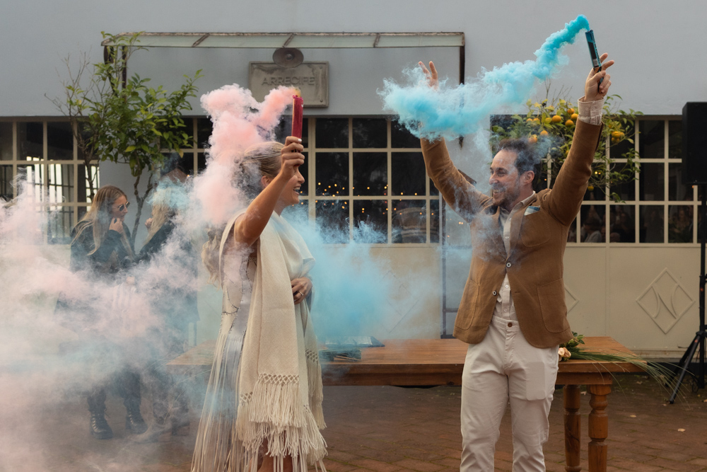 bengalas, festejo, casamiento, Ceremonia civil en uruguay, narbona, punta del este, fotografia documental de bodas desde argentina