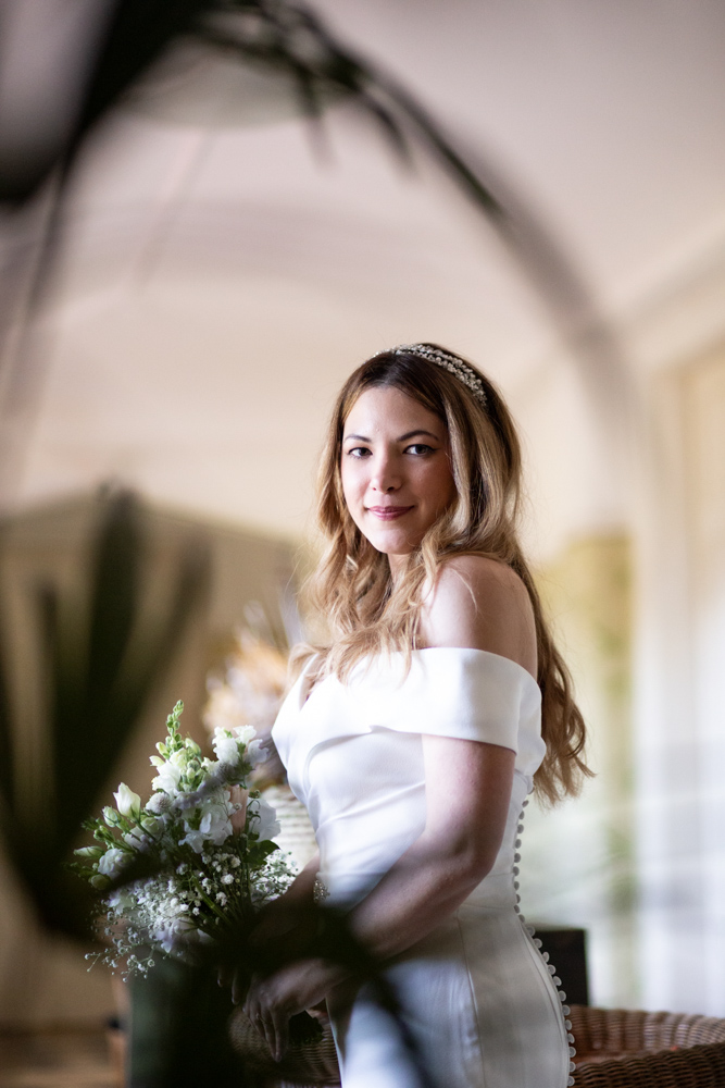 Boda destino con invitados internacionales retrato de la novia