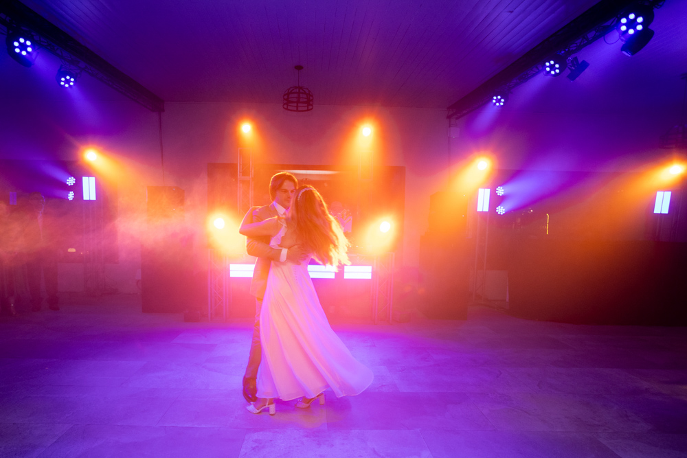Pareja de recién casados en boda íntima en Buenos Aires villa maria