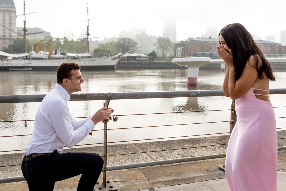 propuesta de matrimonio sorpresa en puerto madero, buenos aires, fotografa de bodas