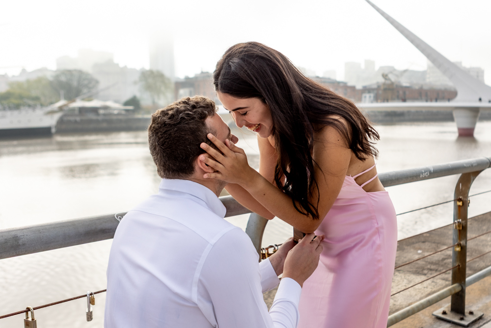 propuesta de matrimonio sorpresa en puerto madero, buenos aires, fotografa de bodas