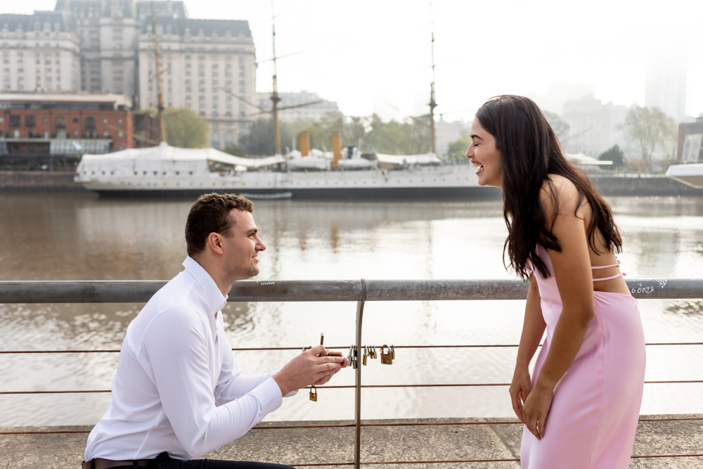 propuesta de matrimonio sorpresa en puerto madero, buenos aires, fotografa de bodas