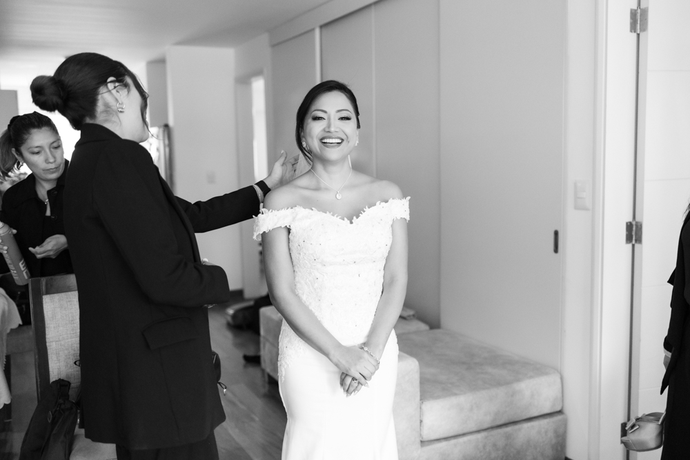 boda de destino en lima, Peru, preparacion de la novia, estilo documental, fotografia de bodas