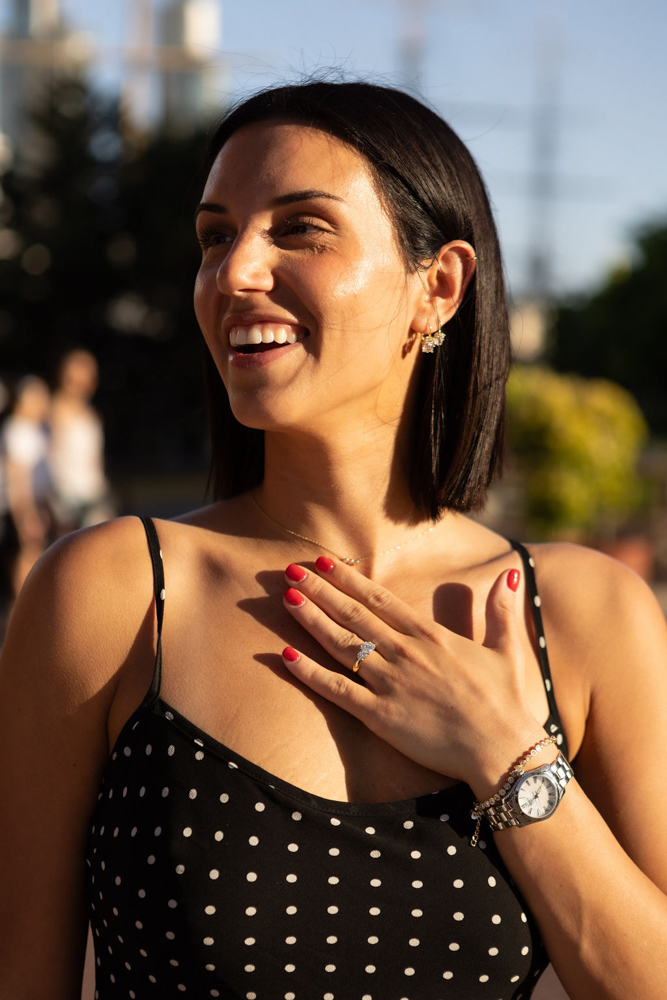 engagement photo session in puerto madero and plaz de mayo at sunset