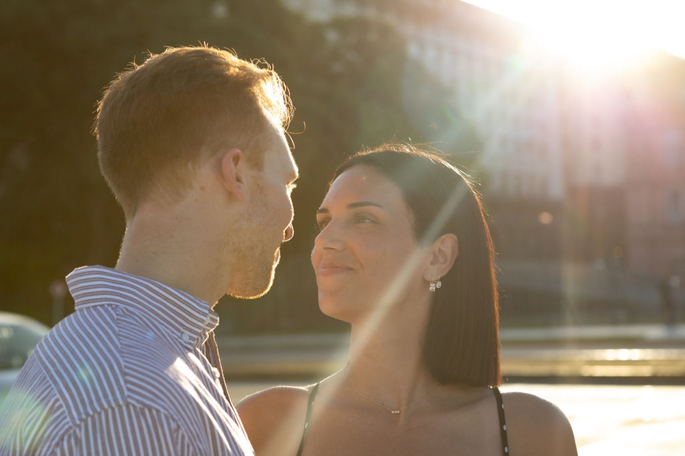 engagement photo session in puerto madero and plaz de mayo at sunset