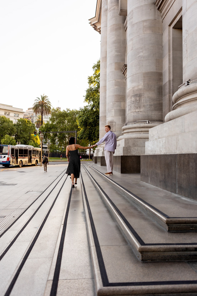 romantic surprise wedding proposal photography buenos aires argentina plaza de mayo