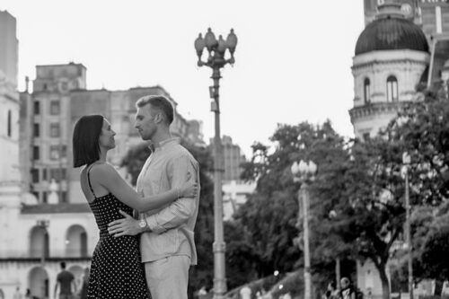 black and white portrait buenos aires cabildo plaza de mayo couple engaged surprise proposal